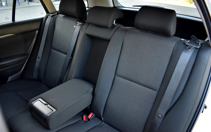Toyota Avensis cena 18900 przebieg: 220000, rok produkcji 2006 z Elbląg małe 704
